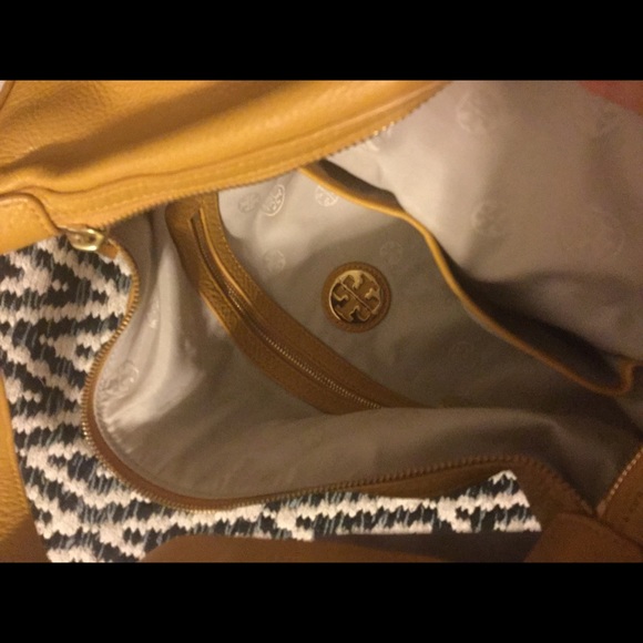 Tory Burch Shoulder Bag. - Picture 3 of 4